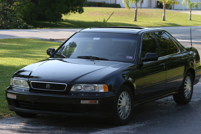 Illustration for article titled Pick a '90s sedan